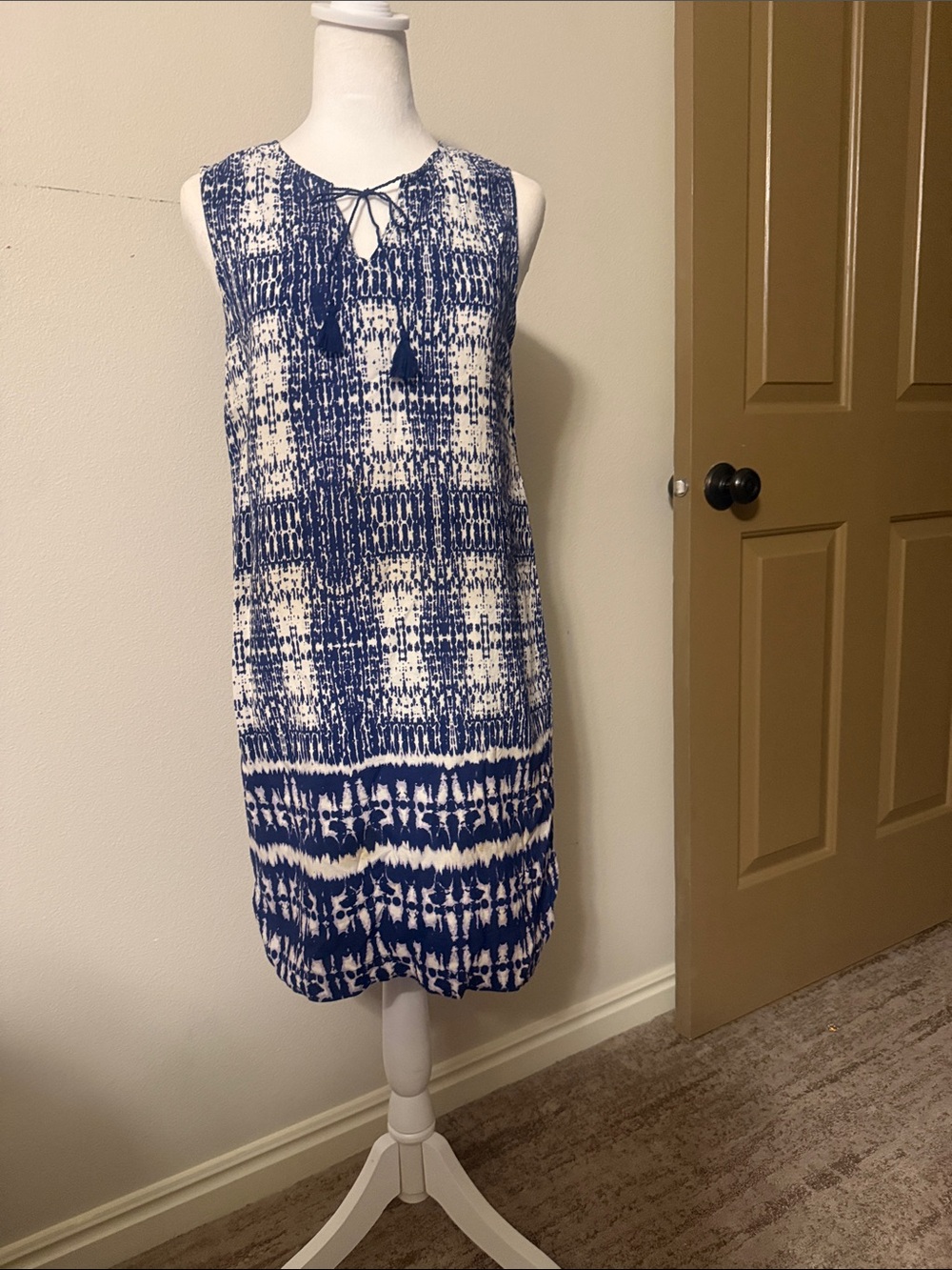 b new york Blue and White Sleeveless Tie-Neck Shift Dress Ap to Ap = 18 1/2".